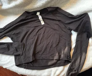 NWOT new Lululemon long sleeve, size 12 thumbnail 1