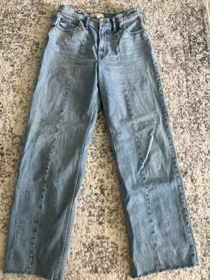Abercrombie high rise jeans thumbnail 1