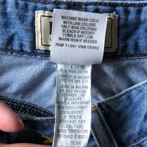 LL Bean Jean Classic Fit Capris (NOTE:READ FLAW) thumbnail 8