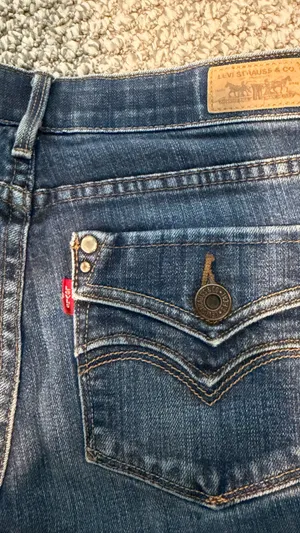 Classic Levi’s “Perfect Waist” Dark Blue 525 Bootcut Jeans size 2, 99% cotton thumbnail 7
