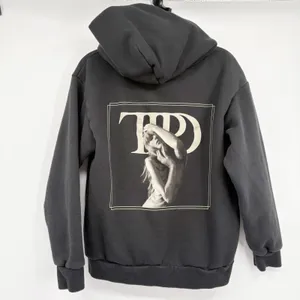 Taylor Swift Womens TTPD Tortured Poets Department Graphic Hoodie‎ Black Size M thumbnail 6