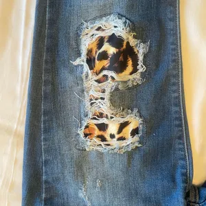 Judy Blue 7/28 Leopard Patch High Rise Ripped Skinny Raw Hem Jeans JB82166DK thumbnail 8