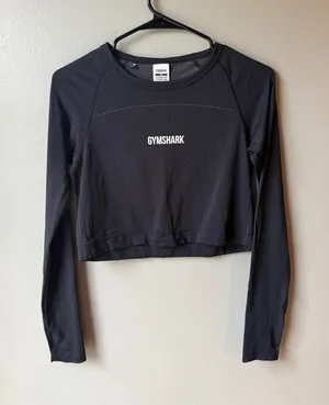 Title: Gymshark Black Seamless Long Sleeve Crop Top thumbnail 1