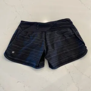 Lululemon Run‎ Speed Short Black and Gray Size 6 thumbnail 2