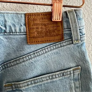 Levi's Ribcage Shorts Button Fly Distressed Fray Hem 25 thumbnail 4