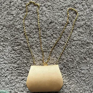 Jessica McClintock GUC gold satin evening bag. Long removable crossbody chain. thumbnail 4
