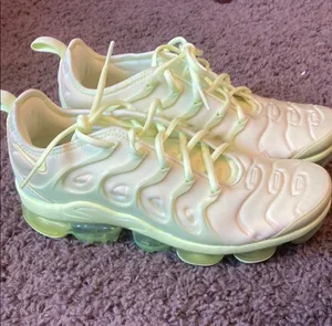 Nike Lime Green Sneakers thumbnail 3