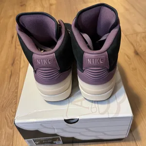 •NEW• Air Jordan 2 Retro 'NOIR MAUVE' Sneakers in Purple & Gray • 8M / 9.5W thumbnail 5