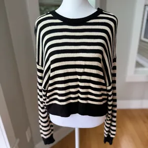 PINK Victoria’s Secret Black Ivory Striped Cropped Crewneck Sweater Sz Medium thumbnail 11