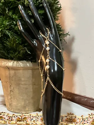 Pearl and gold chain bracelet thumbnail 2