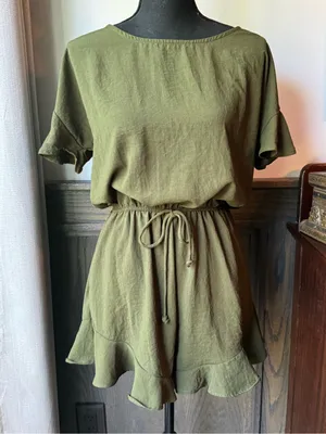 Bluivy Olive Green Ruffle romper medium euc thumbnail 1