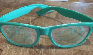 Coors Light‎ Shamrock Green Glasses St. Patrick's Day Fun Dress Irish 4 Clover thumbnail 1