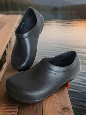 Crocs "On The Clock" Black Work Shoes M9 W11 Crocs Lock Slip Resistant Clogs thumbnail 1