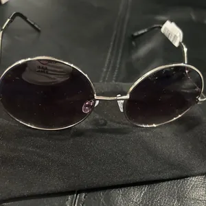 SHANE Silver Metal Round Sunglasses with Lavender Hair Accent thumbnail 9
