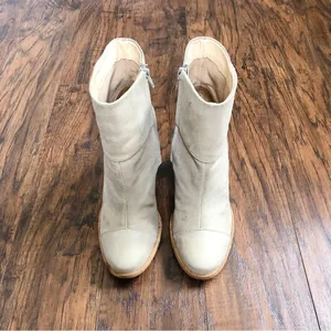 LL Bean Signature • Leather Ankle Boots heeled tan beige bootie zip cap toe thumbnail 3