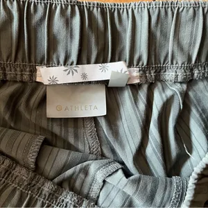 ATHLETA Perfect STRIPE SWAY Subtle Stripe Shorts ZIP Pocket thumbnail 7