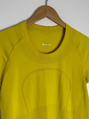 Lululemon Swiftly Tech Short Sleeve Shirt Size 8 Yellow Like New Collection thumbnail 4