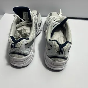 New Balance women’s sneakers in white and navy. Clean and stylish design with a comfortable cushioned insole and lace-up closure. Made in Vietnam. Size 9 US (40.5 EU / 25.5 CM). Great for everyday wear, walking, or casual outfits. Excellent condition thumbnail 10