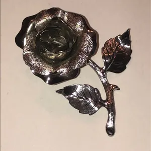 Silver Tone Vintage Rose Brooch thumbnail 1