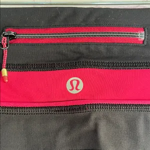 Lululemon Athletica Black and‎ Pink leggings Woman’s Size 2 thumbnail 3