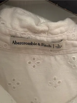 Abercrombie & Fitch Short Sleeve Scallop Hem Eyelet Button Down in White thumbnail 4