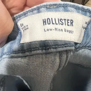 Hollister Women's Low-Rise Baggy Jeans Size 8 Blue Light Wash thumbnail 3