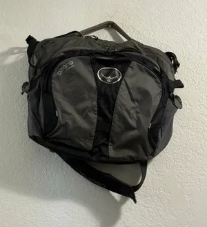 Osprey Ozone Courier Black Messenger Computer Bag 20L 15" Laptop Shoulder Bag thumbnail 1