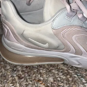 Womens Nike Air Max 270 React Photon Pink thumbnail 11