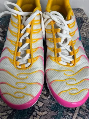 Nike Women's White Mesh Athletic Sneakers with Yellow & Pink Accents thumbnail 8