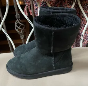 UGG Classic Short II Boots in Black Size‎ 6 thumbnail 1