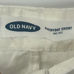 Old Navy Everyday Short Womens 8 White‎ Eyelet Floral Mid-Rise Cotton Shorts thumbnail 3