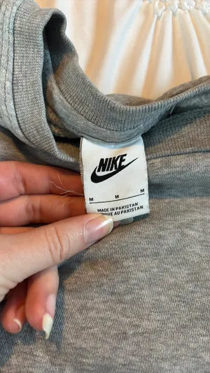 Nike Pullover Medium Women’s thumbnail 3