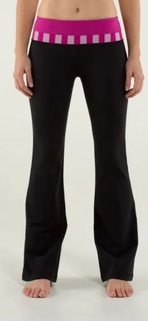 Lululemon Reversible Groove Pant *Full-On Luon in Black Raspberry Macro Strip thumbnail 1