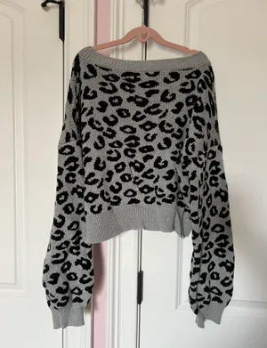 Love Tree Boutique Sweater thumbnail 2
