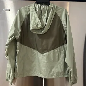 Columbia woman wind breaker thumbnail 3
