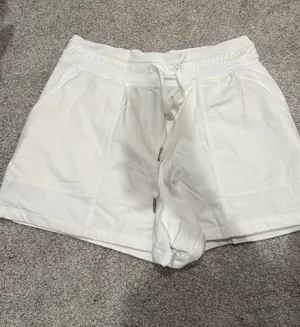 Lululemon Shorts thumbnail 1