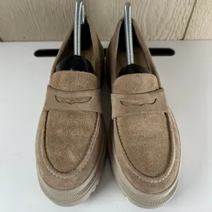 Patina Zoe Loafer Womens 9 Taupe Beige Chunky Suede Lug Sole Platform Penny thumbnail 4