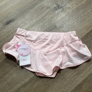 Pink NWT women’s ruffle high waisted yoga shorts - small thumbnail 2