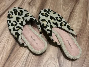 Printfresh leopard spot tufted slippers size 8 thumbnail 1