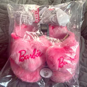 Barbie Limited Edition Fluffy Slippers NWT Size Small 5/6 thumbnail 4