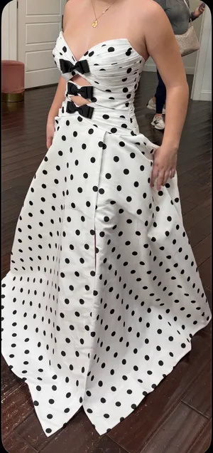 Sherri Hill Prom Dress thumbnail 1