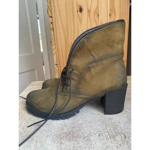 Unity in Diversity Leather Boots Block Heel Lace-Up Olive Green Fairy Renaissanc thumbnail 3