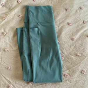 Athleta Salutation Stash 7/8 Tight thumbnail 3
