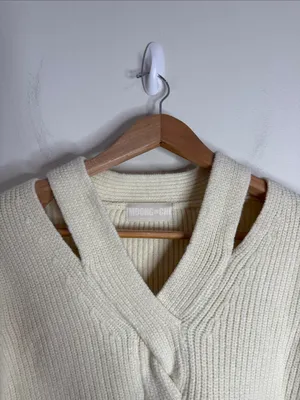 Korean Fashion Moong-Chi Cream Cutout V-Neck Chunky Rib Cable Knit Front Sweater thumbnail 4