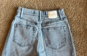 Hollister ripped jeans thumbnail 6