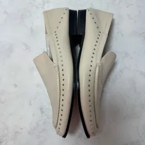 Women's Vince Camuto Jendeya Loafers Size 7 Beige Parchment Silver Studs thumbnail 7