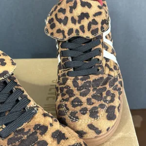 Streetwear Edgy Steve Madden Women Madrid Leopard Sneaker Size 7.5 Bujee Glam thumbnail 14