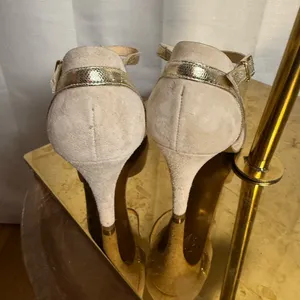 Brenda Zaro Elegant Tan and Gold Heels with Metallic Accents 7.5 thumbnail 3