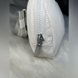 Lululemon Everywhere Belt Bag 1L Wordmark white opal thumbnail 8