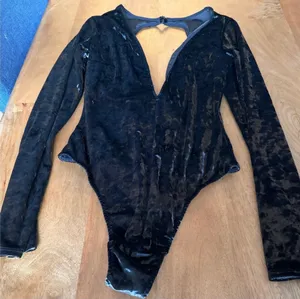 Victoria’s Secret Black Velour Plunge Bodysuit XS NWT thumbnail 6